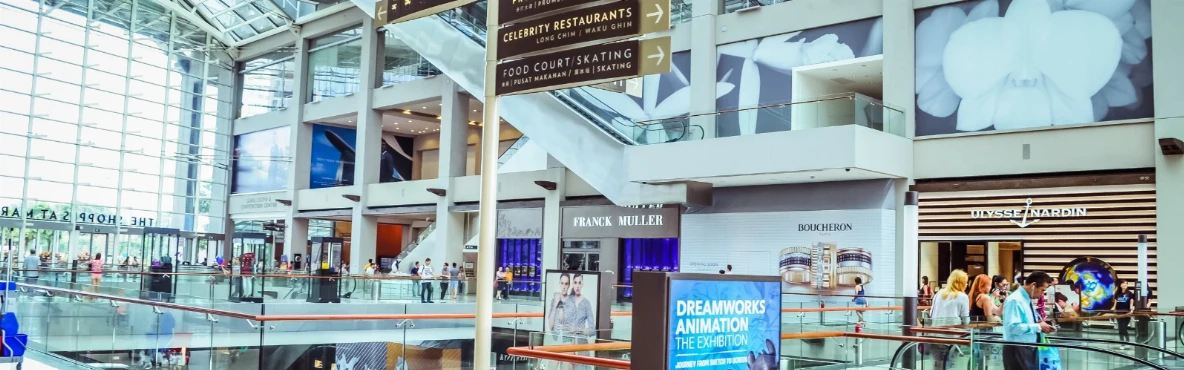 Shopping and Entertainment at Hawthorne Plaza