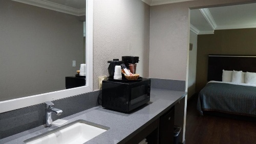 Hawthorne Plaza Inn Near LAX image 11